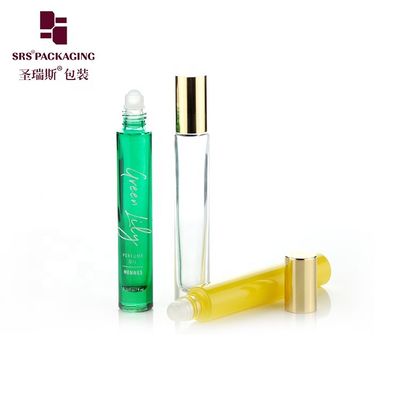Flacon à bille en verre à parois épaisses de 10 ml avec bouchon en métal brillant et surface givrée pour huiles essentielles de couleur personnalisée